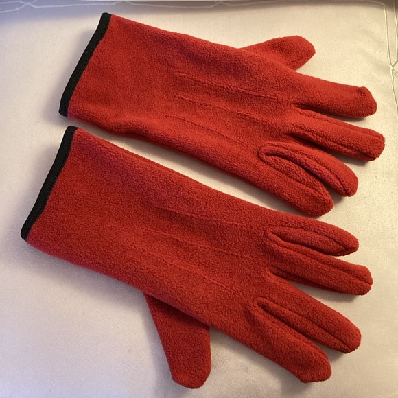 Ladies Wine Coloured Gloves With Black Stretchy Trim - Picture 5 of 8